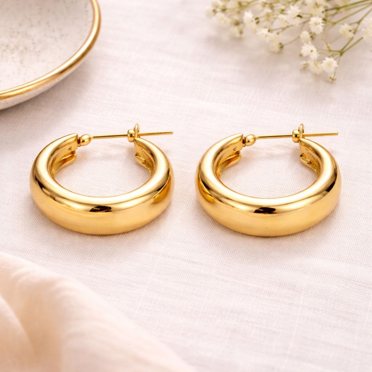 0.75" Gold Tone Chunky Wide Band Hoop Earrings – Bold Everyday Jewelry