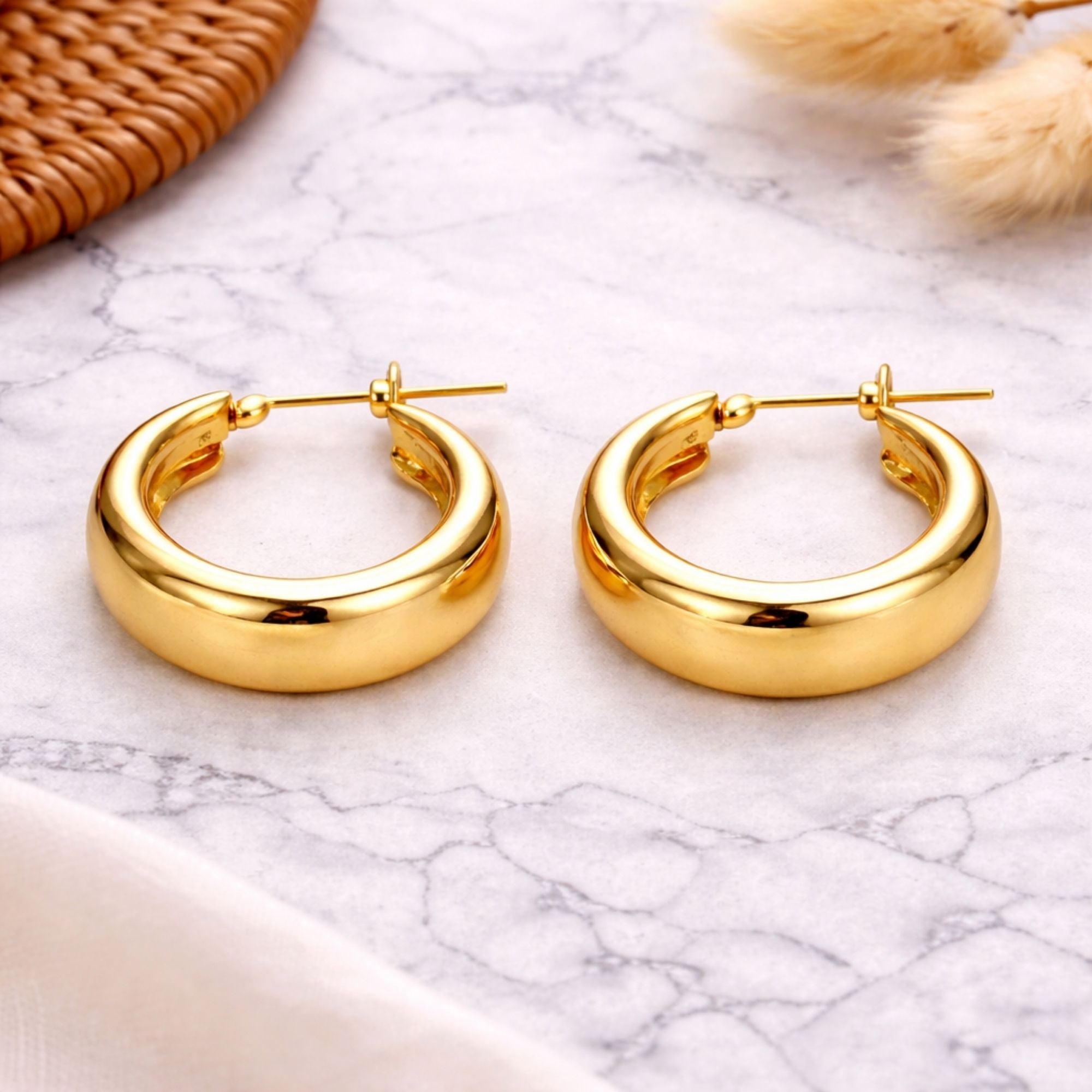 0.75 Inch Gold Tone Chunky Wide Band Hoop Earrings product image 5