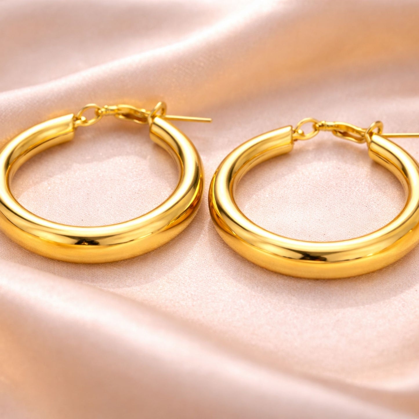 1" Gold Tone Chunky Tube Closed Hoop Earrings – Bold Everyday Jewelry