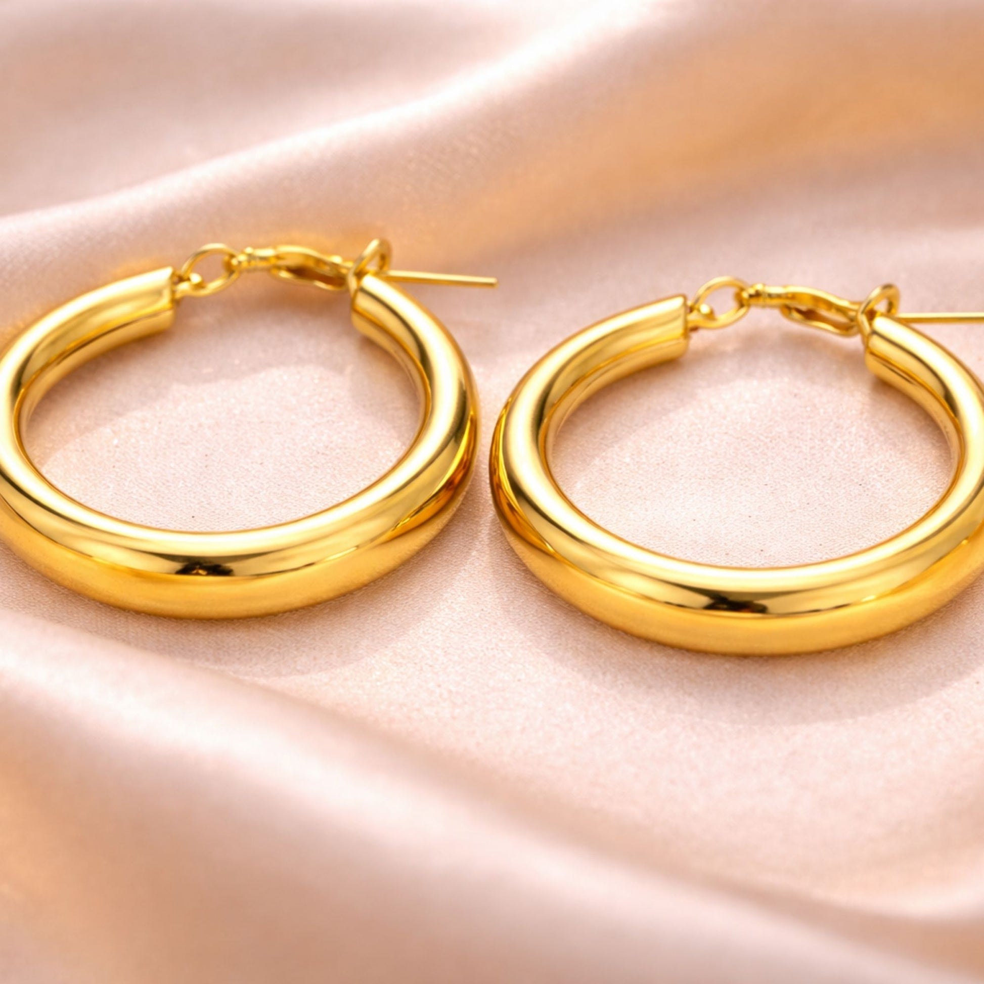 1" Gold Tone Chunky Tube Closed Hoop Earrings – Bold Everyday Jewelry