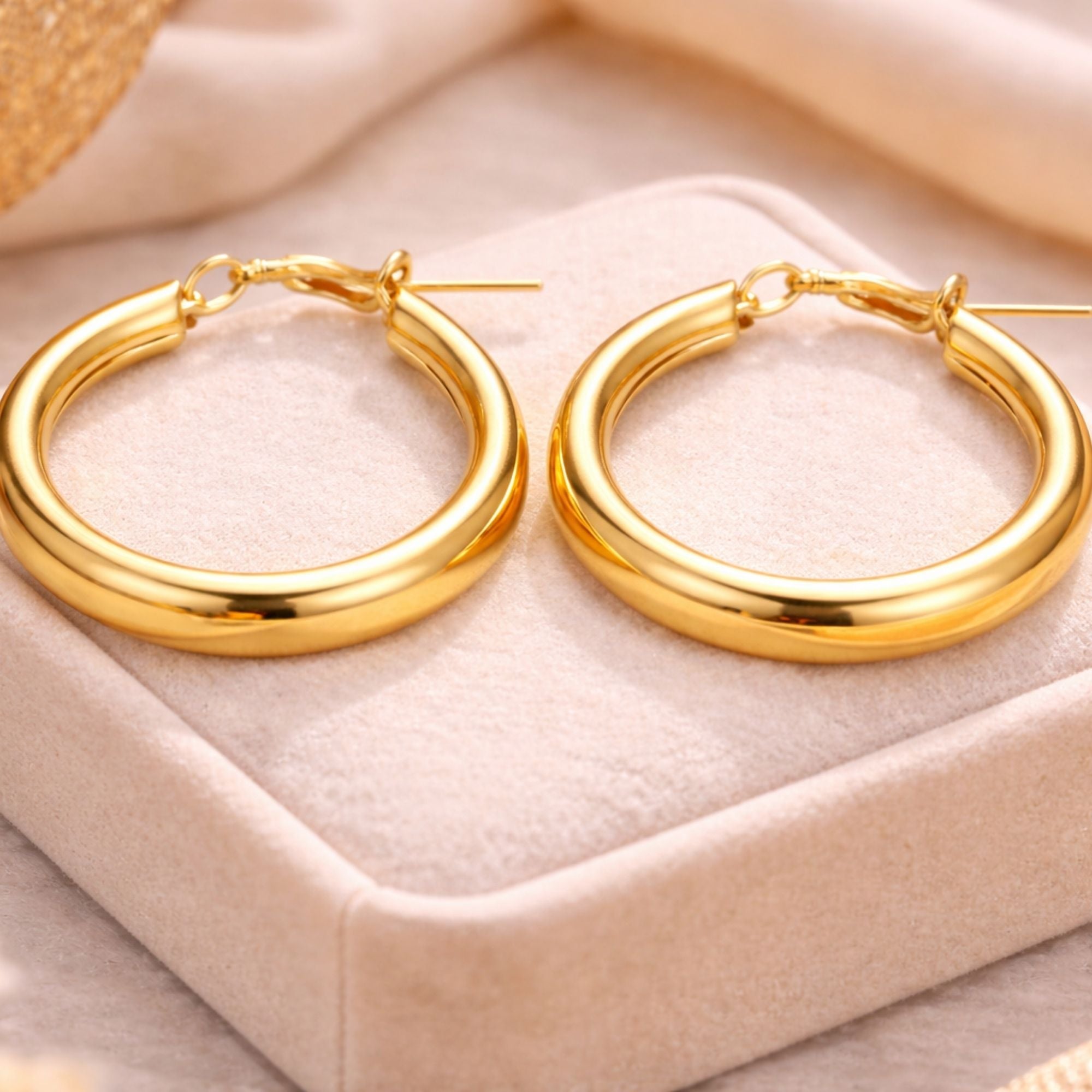 1 Inch Gold Tone Chunky Tube Closed Hoop Earrings product image 5