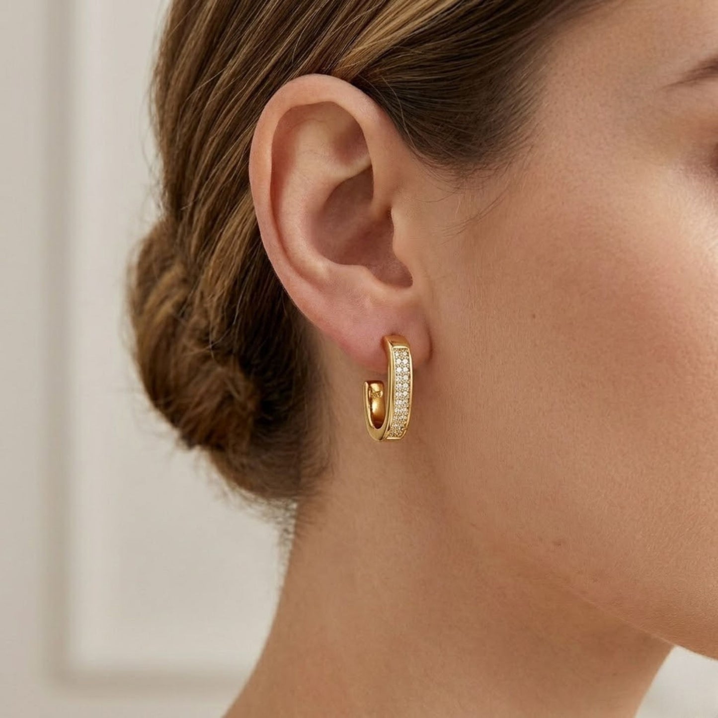 0.75" Gold Chunky Hoop Earrings Classic Jewelry for Women lifestyle use image
