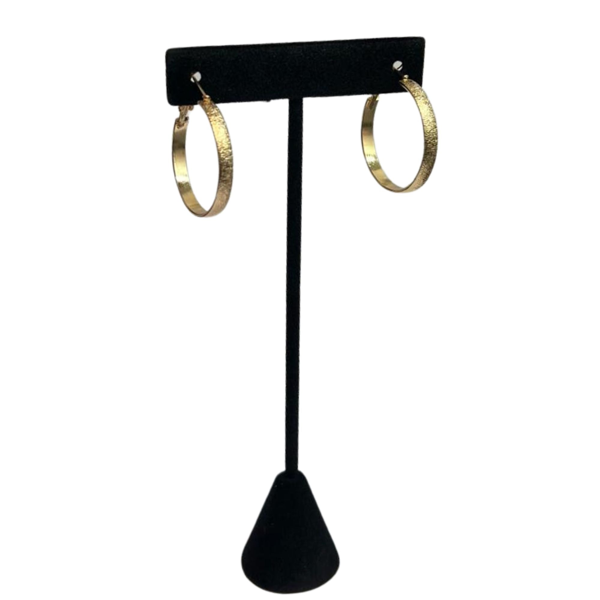 1 Inch Classic Lightweight Round Textured Gold Tone Hoop Earrings: 1 Pair Earing size and feature image