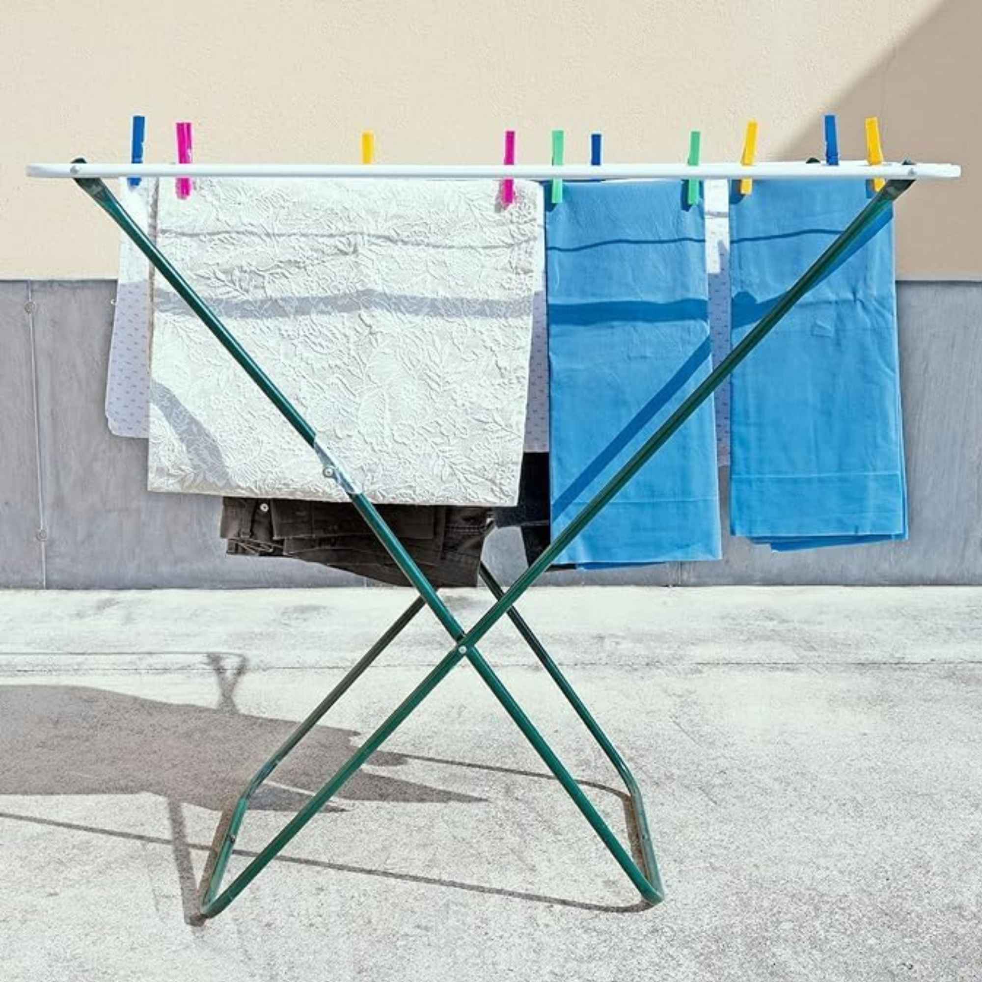Coloured Plastic Clothes Pins: 24 Pack Clothespins Laundry size and feature image